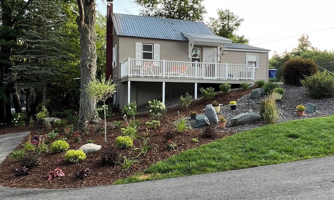 Crystal Beach Cottage | Elegant Cottage on Lake Bomoseen Vermont