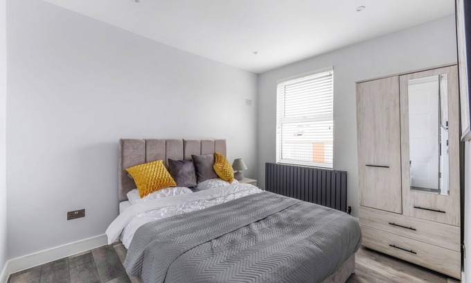 Addiscombe Apartment | Elegant Croydon Apartment - Central Location