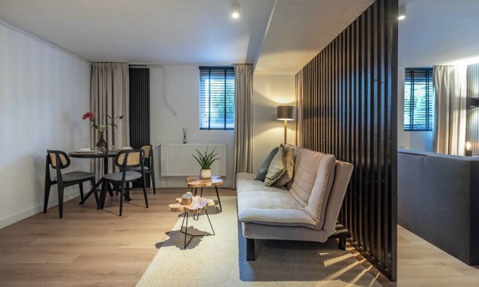 Amsterdam South Apartment | Elegant De Jordaan Apartment in Amsterdam Zuid | Walk to Vondelpark & Museums
