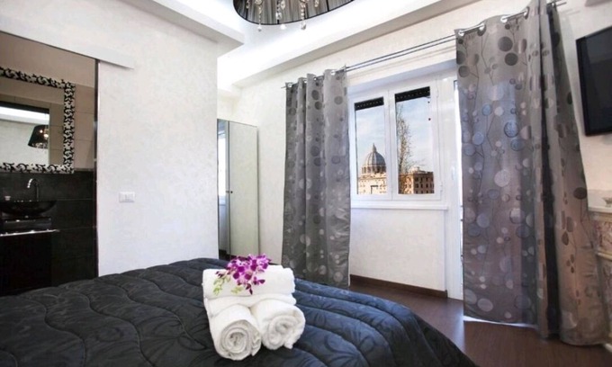 Quartiere XIII Aurelio Condo | Elegant Double Room with Balcony and Dome View