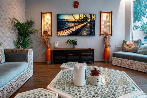 Umm Salal Villa | Elegant Garden Stay with 2 Living Areas, 2 Bedrooms, 1 Full and 1 Half Bath for 6 Guests