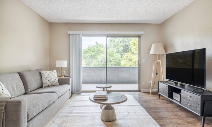 Downtown Apartment | Elegant Glendale 1BR w/Pool, Gym, walkable location, by Blueground