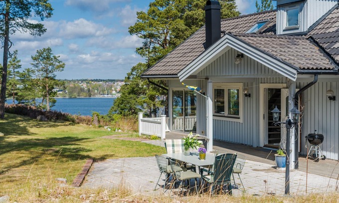 Gashaga House | Elegant home with stunning sea view and garden
