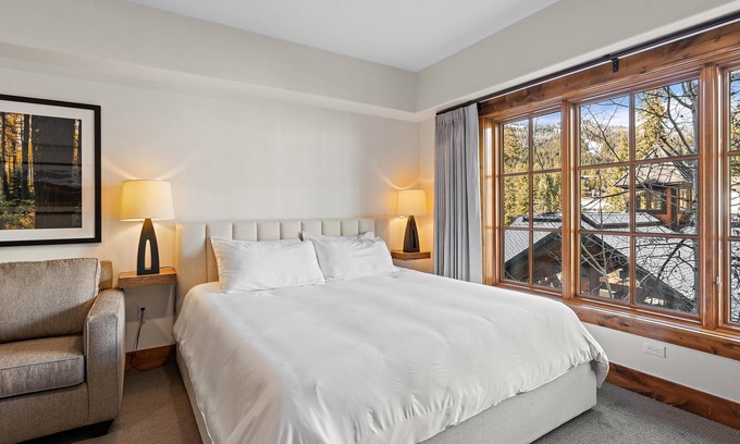 Tamarack Apartment | Elegant King Studio | Pet friendly