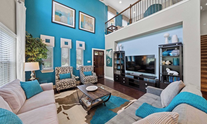 McNeil House | Elegant Lakeline Residence #42159