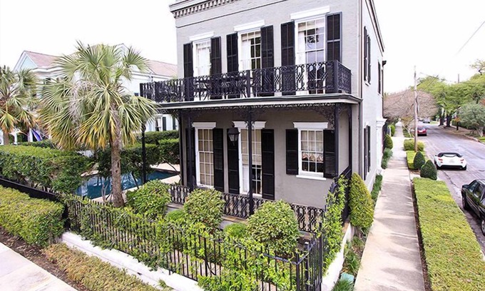 Garden District Condo | Elegant, Luxuriously Furnished Historic Property In The Garden District Sleeps 4