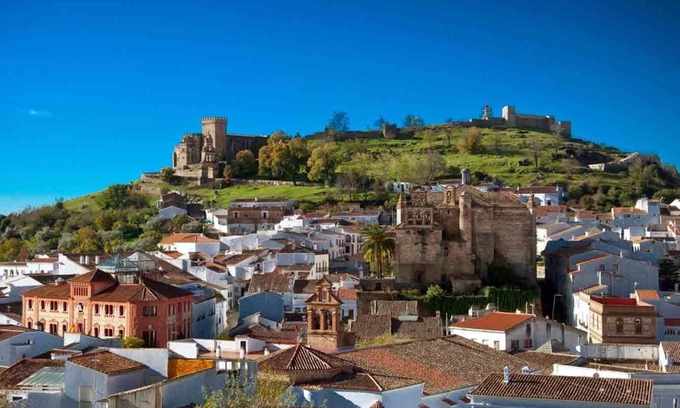 Hinojales House | Elegant mansion with pool in picturesque village in Sierra de Aracena