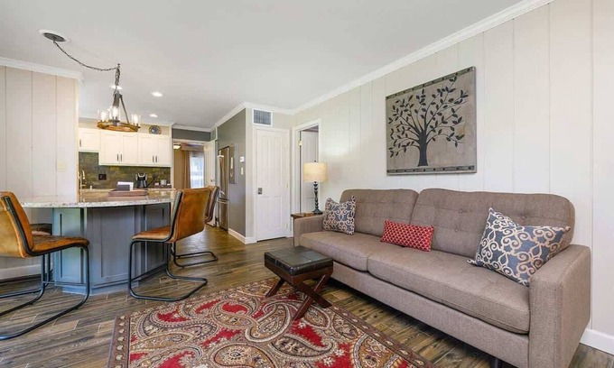 Napa Condo | Elegant Napa Retreat | Luxe Beds & Prime Location