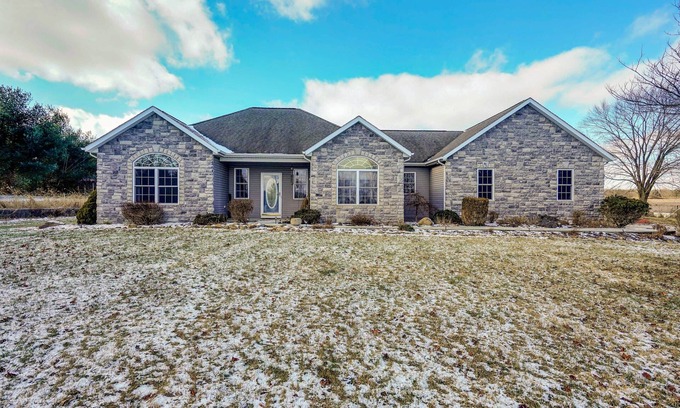 Pataskala House | Elegant Pataskala Home w/Hot Tub & Fire Pit!