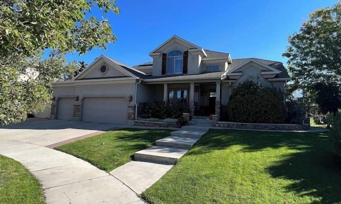 Scera Park South House | Elegant Retreat & Small Gathering Home-Waffles too