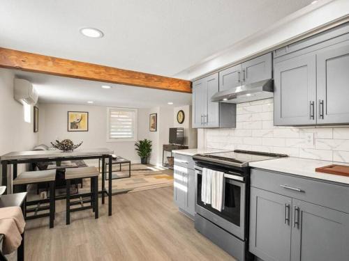 Richmond Apartment | Elegant Richmond Gem nestled up to Hawthorne Blvd.