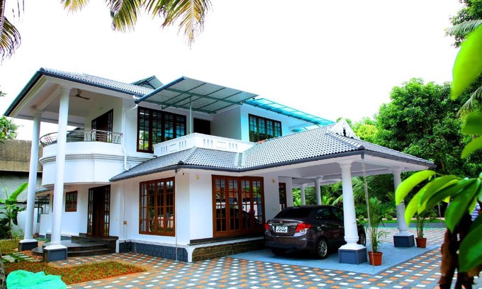 Veliyathunadu House | Elegant River Front Villa