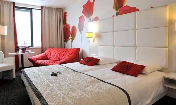 Zevenbergen Hotel | Elegant Room in Fletcher Hotel – Convenient Base for Exploring South Holland