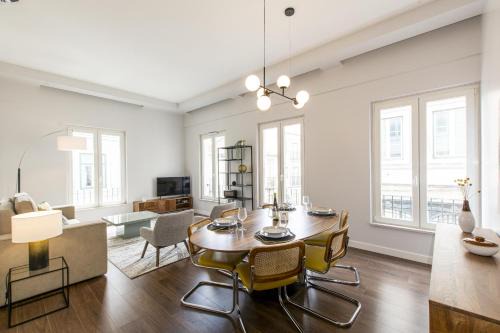 Santa Isabel Apartment | Elegant & Sophisticated Campo Ourique by GT House