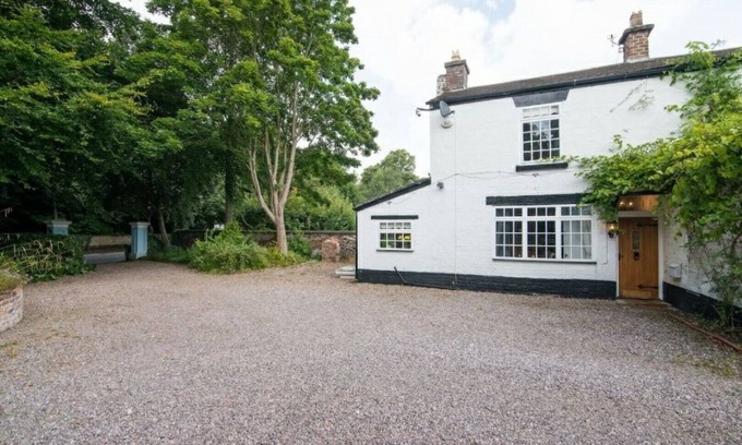 Liverpool House | *Elegant Spacious Holiday Home in private park*