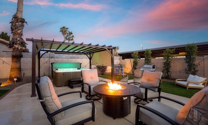Arabian Crest House | Elegant Stay & Play Getaway in PV with Hot Tub