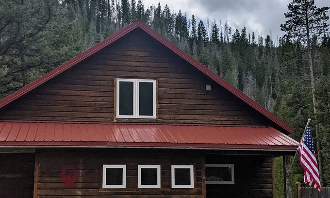 Helena Cabin | Elegant Ten Mile Creek Cabin- Near Helena