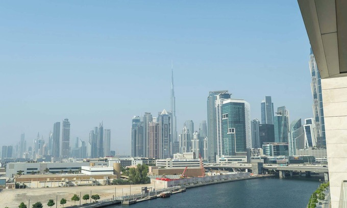 Al Safa Apartment | Elegant unit in Al Wasl sleeps 4 with Canal Views