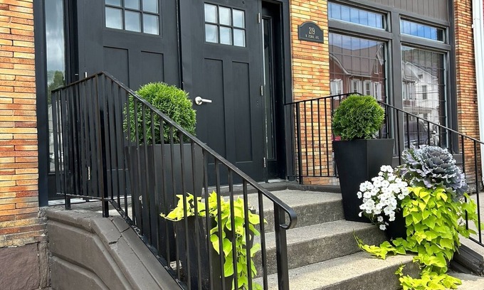 Centre Hall House | Elegantly Restored Historical Residence