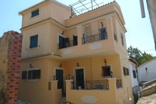 Aleimmatades Villa | Eleni's house in Valanio