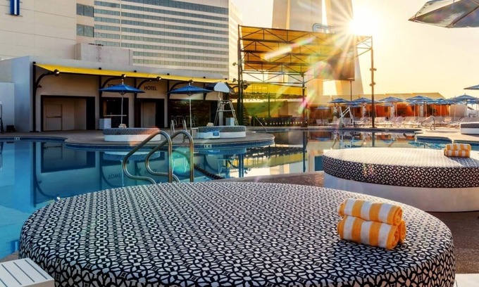 Gateway District Hotel | Elevate 1 King at The STRAT Hotel, Casino & Tower