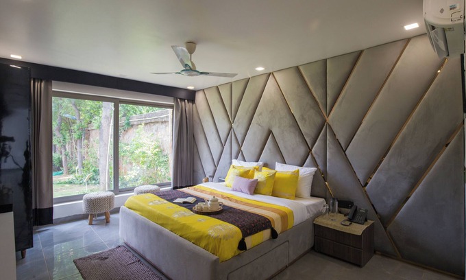 Gurugram Villa | ELIVAAS 5-BHK with Luxe Mudhouses, Tents, Pond & Pvt Pool | Kaimalgarh Farmstay