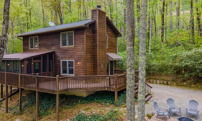 Cranberry Falls Cabin | Elk Ridge Peaceful Getaway 7 min to Blue Ridge Pkw