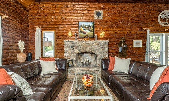 Front Royal Cabin | Ellie's Log Cabin with Beautiful Mountain Views