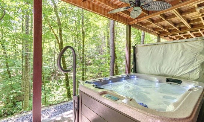 Ellijay Cabin | Ellijay Cabin w/Deck and Hot Tub!