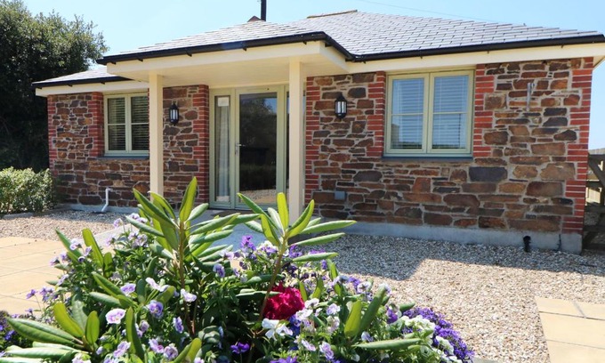 Grampound House | Elm Cottage