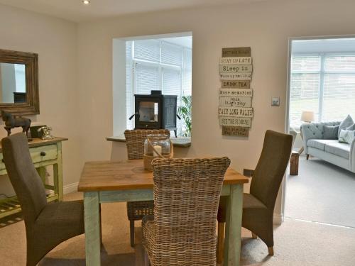 Potter Brompton House | Elm Tree Cottage