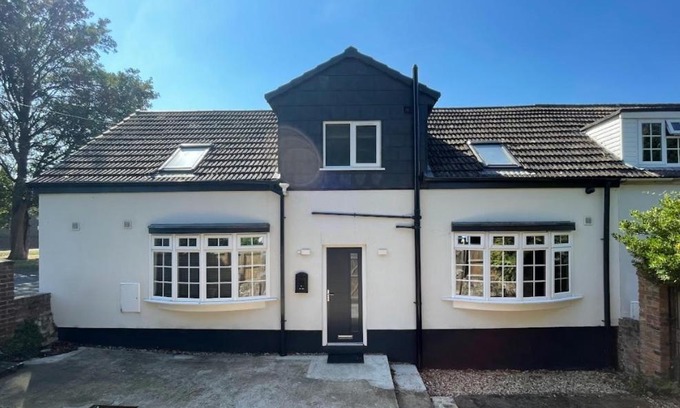 Spalding House | Elms Cottage
