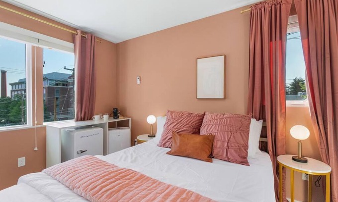 Minor Apartment | Elvis's Sweet Suite - 84 Walkscore