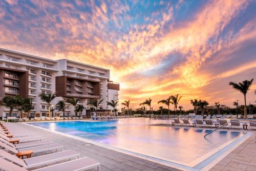 Palm Beach Resort | Embassy Suites By Hilton Aruba Beach Resort