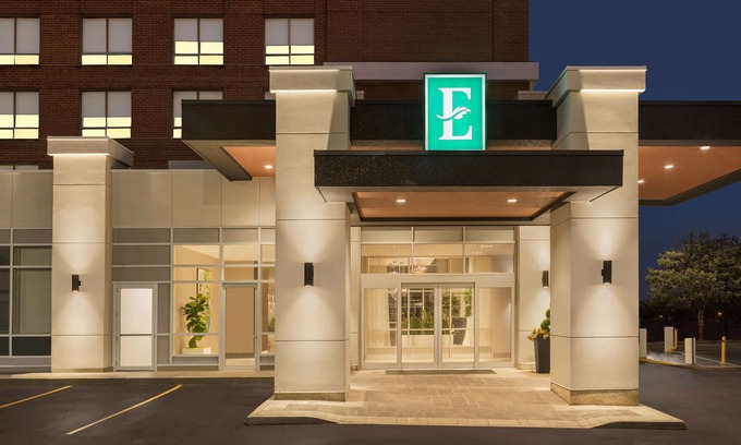 Northeast Mississauga Hotel | Embassy Suites by Hilton Toronto Airport