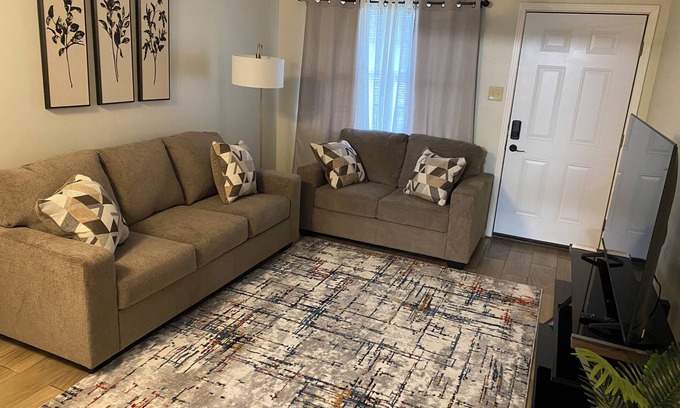 Brownsville Apartment | Embrace Peaceful Luxury in a Contemporary Escape