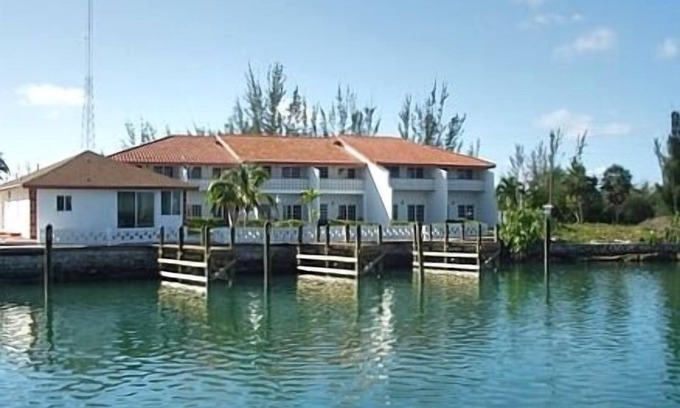 Freeport House | Emerald Cay Condo-Our Jewel in Paradise- Taino Beach-Lucaya