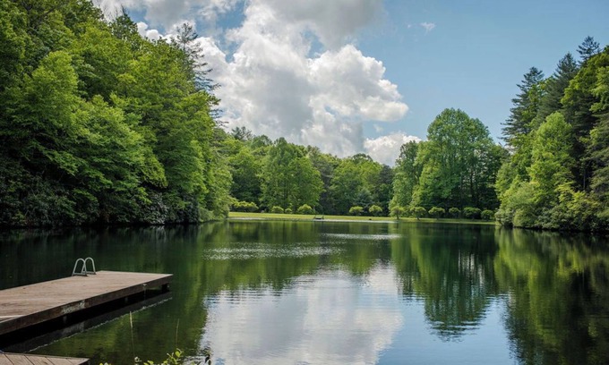 Cedar Mountain House | Emerald Lake-Private-Lakefront-Families-Sleeps 20