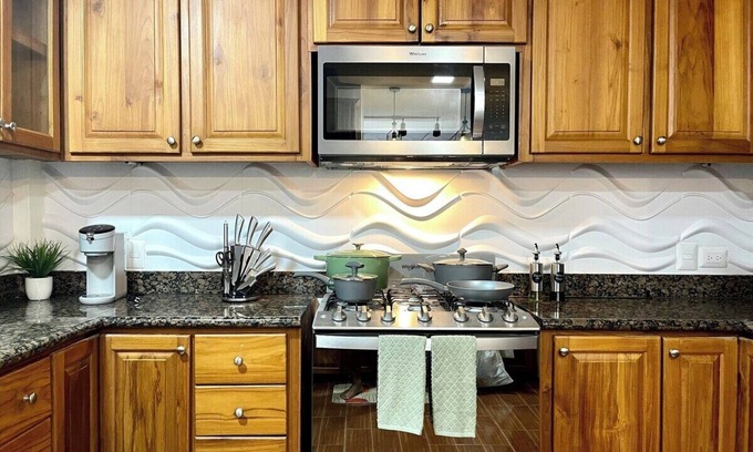 Mason Hall Condo | Emerald semi-smart condo with pool & king suite