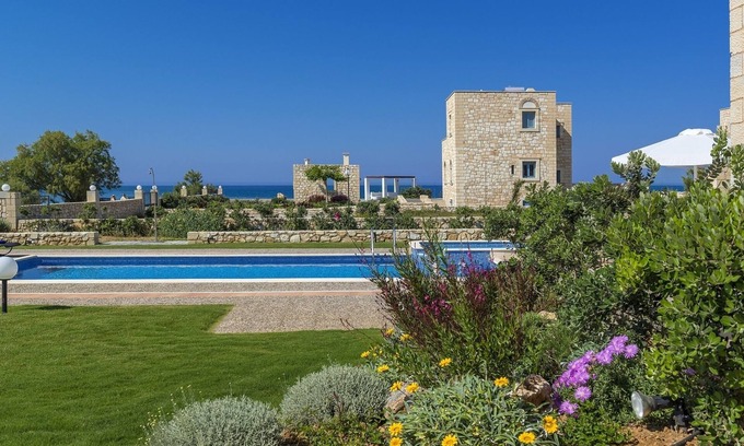 Kolymvari Villa | Emerald villa 70m from the beach