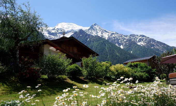 Les Bossons Ski Chalet | EN CHALET 4 P/JARDIN FACE CHAINE DU MONT-BLANC DUPLEX MANSARD 45M2 ⭐️ ⭐️⭐️⭐️⭐️