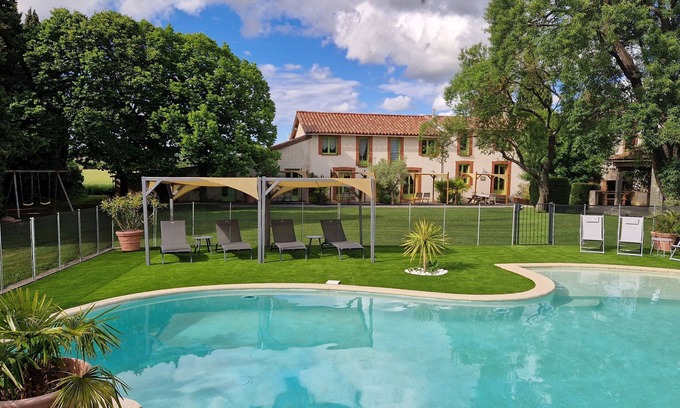 Labastide-d'Anjou Cottage | En Rouger, Le Coquelicot gîte (2 bedrooms, air conditioned, heated pool, sauna)