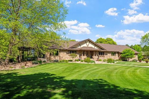 Sauk Rapids Villa | Enchanted Pines