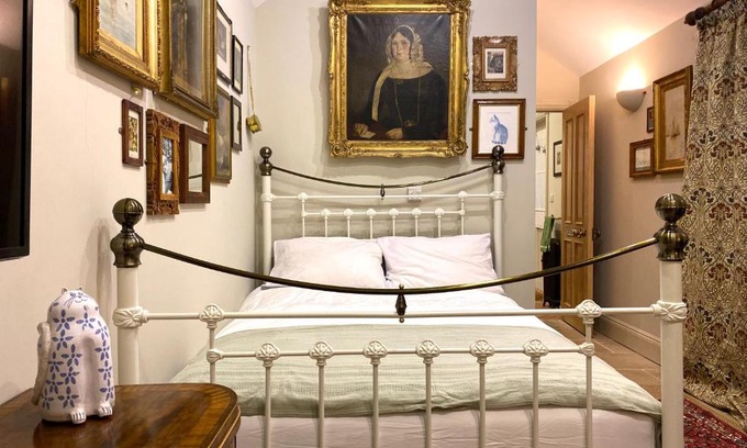 Saffron Walden House | Enchanting 1 Bedroom Home with Kitchen