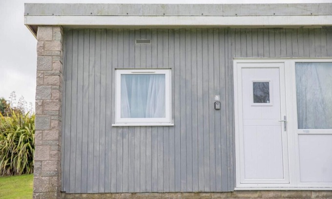 Bucks Cross Ski Chalet | Enchanting 2 Bedroom Coastal Chalet - Sea Views - Near Clovelly!
