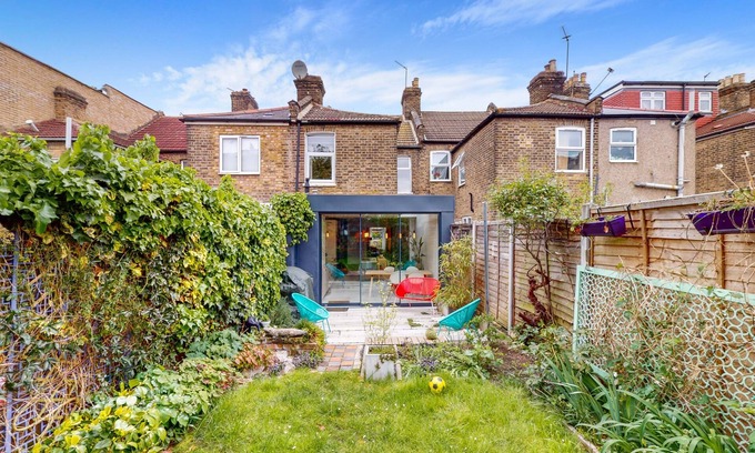Lea Bridge House | Enchanting 3 Bedroom House With Garden in Leyton