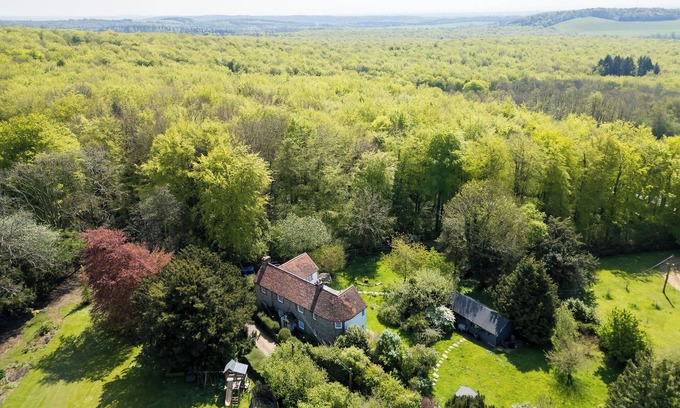 Eartham House | Enchanting 4BD Cottage & Lodge Nr Goodwood