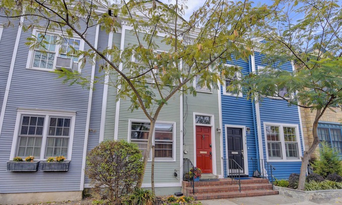 Old Town West House | Enchanting ALX Escape, 2 bedroom 2 Bath Townhome In Old Town North
