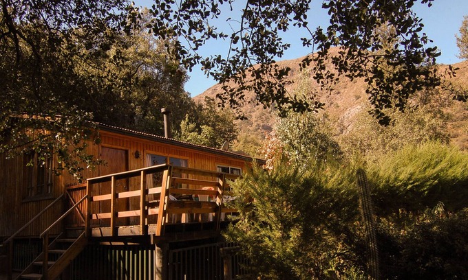 San Alfonso Cabin | Enchanting Cabin with Deck for a Vacation in the Mountains of Cajon del Maipo