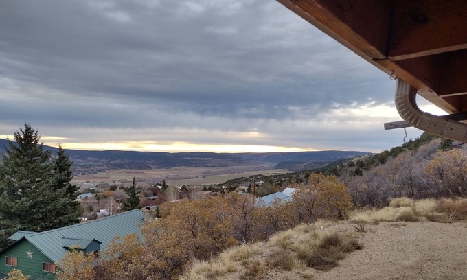 Duchesne County Cabin | Enchanting cabin with WiFi in Tabiona - 3 bedrooms